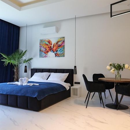 Apartament Ksiezycowy Z Jacuzzi Neu Sandez Exterior foto