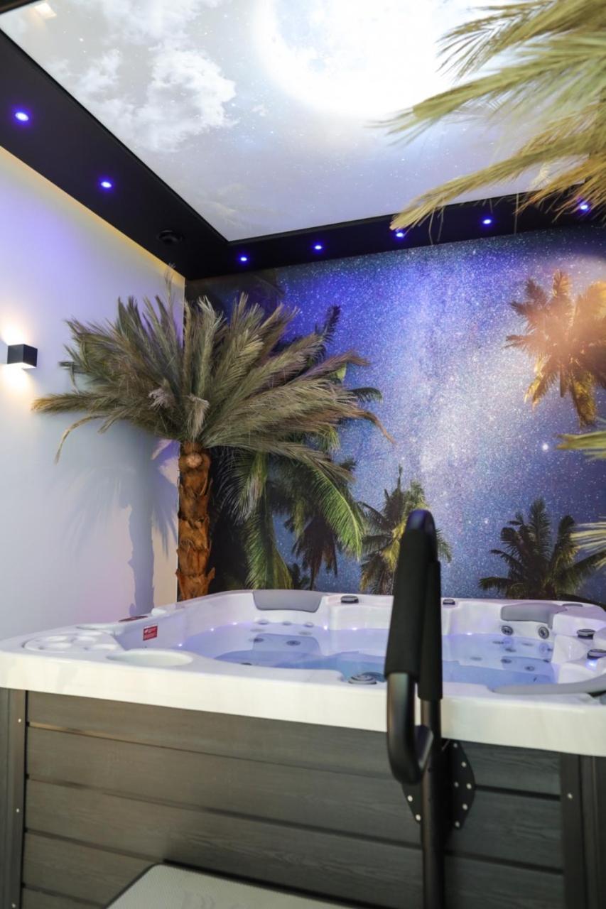 Apartament Ksiezycowy Z Jacuzzi Neu Sandez Exterior foto
